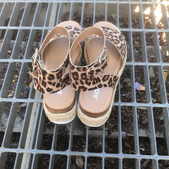 Leopard sandal FLATFORMS INSTOCK NOW - Picture 3 of 4